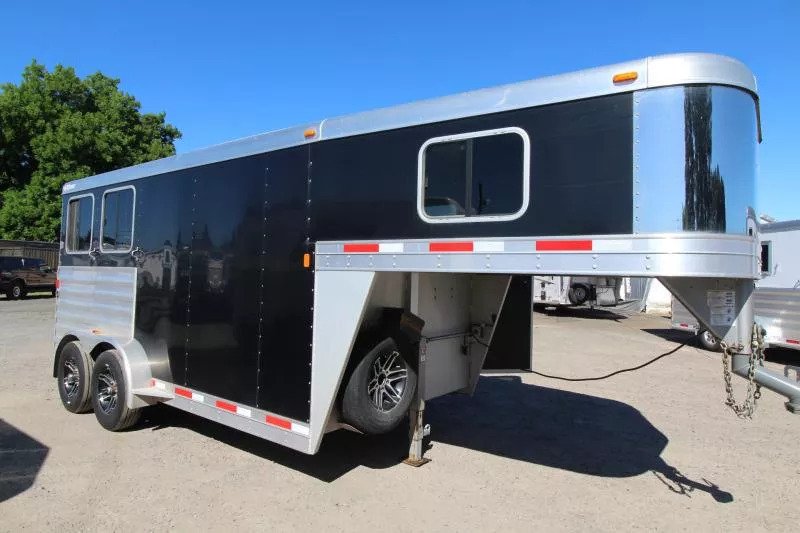 2017 Exiss 7200 Large Dressing Room - Rear Tack