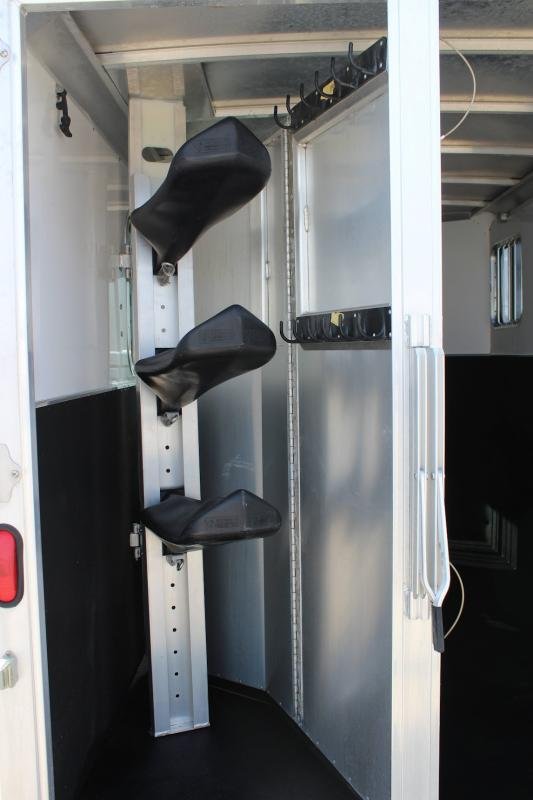 2004 Featherlite 9408 3 Horse Bumper Pull Trailer - Image 6