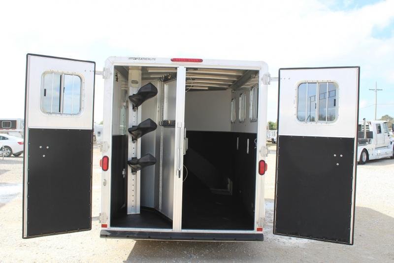 2004 Featherlite 9408 3 Horse Bumper Pull Trailer - Image 7