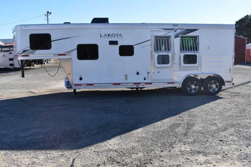 2022 Lakota Charger 2 Horse LQ - Image 3