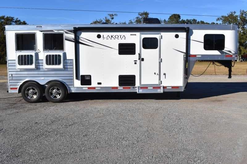 2022 Lakota Charger 2 Horse LQ