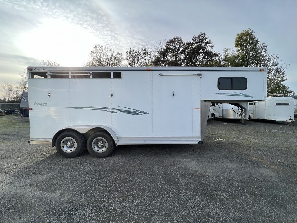 2006 SilverLite Freedom 3 Horse Gooseneck Trailer - Image 13