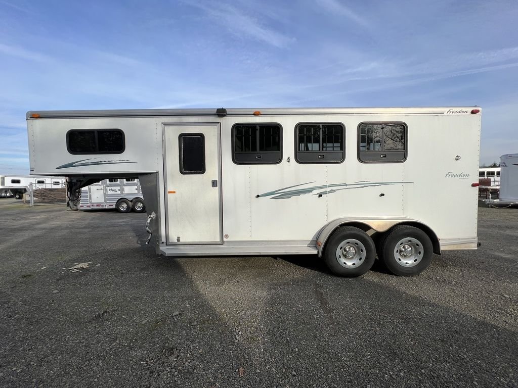 2006 SilverLite Freedom 3 Horse Gooseneck Trailer - Image 4