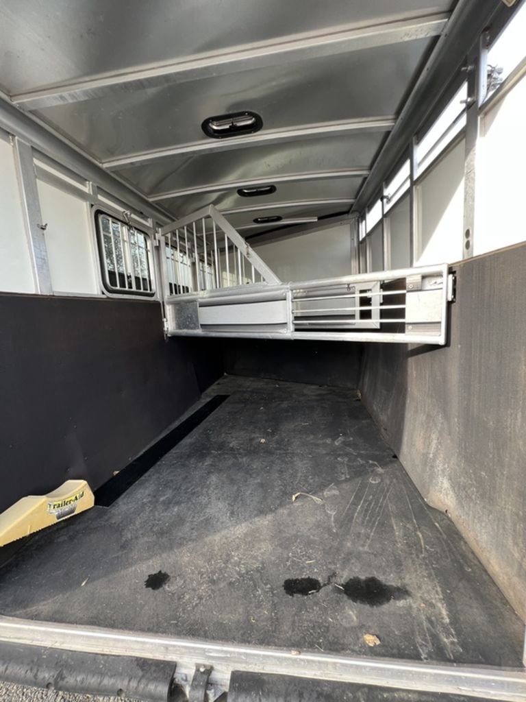 2006 SilverLite Freedom 3 Horse Gooseneck Trailer - Image 10