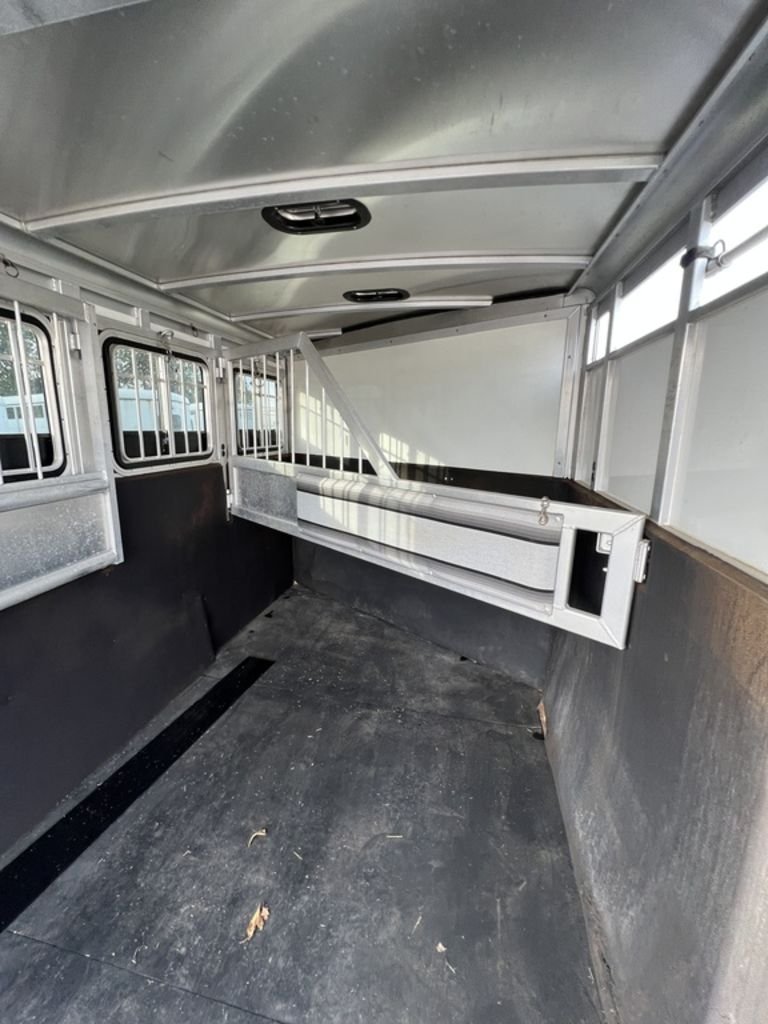 2006 SilverLite Freedom 3 Horse Gooseneck Trailer - Image 15