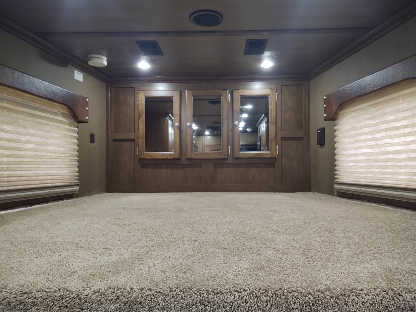 2018 Sundowner 8010 RS 3 Horse Gooseneck Trailer - Image 6