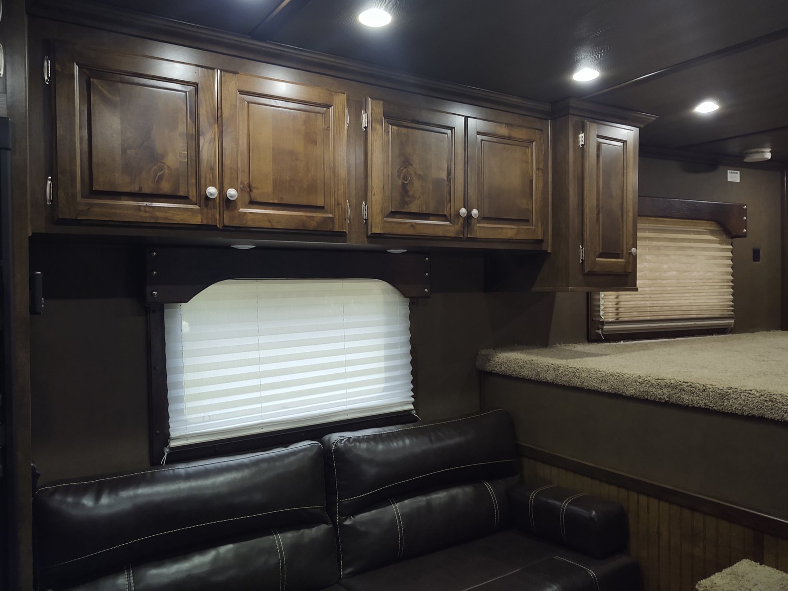 2018 Sundowner 8010 RS 3 Horse Gooseneck Trailer - Image 9