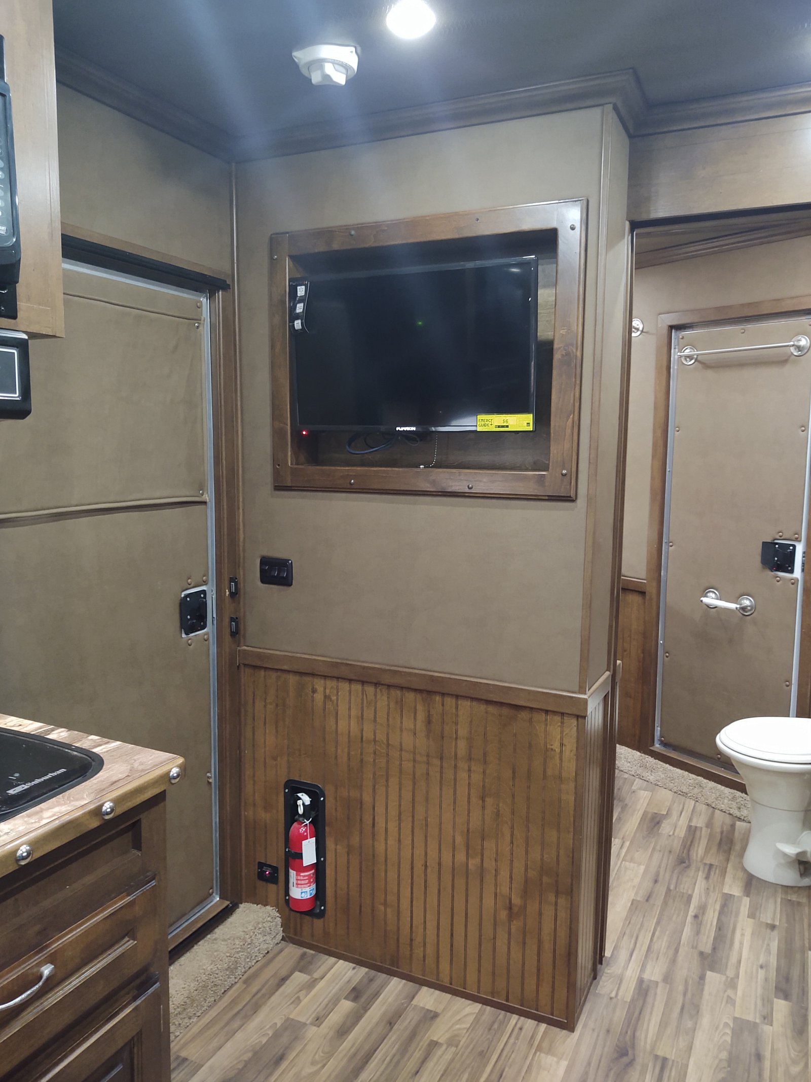 2018 Sundowner 8010 RS 3 Horse Gooseneck Trailer - Image 14