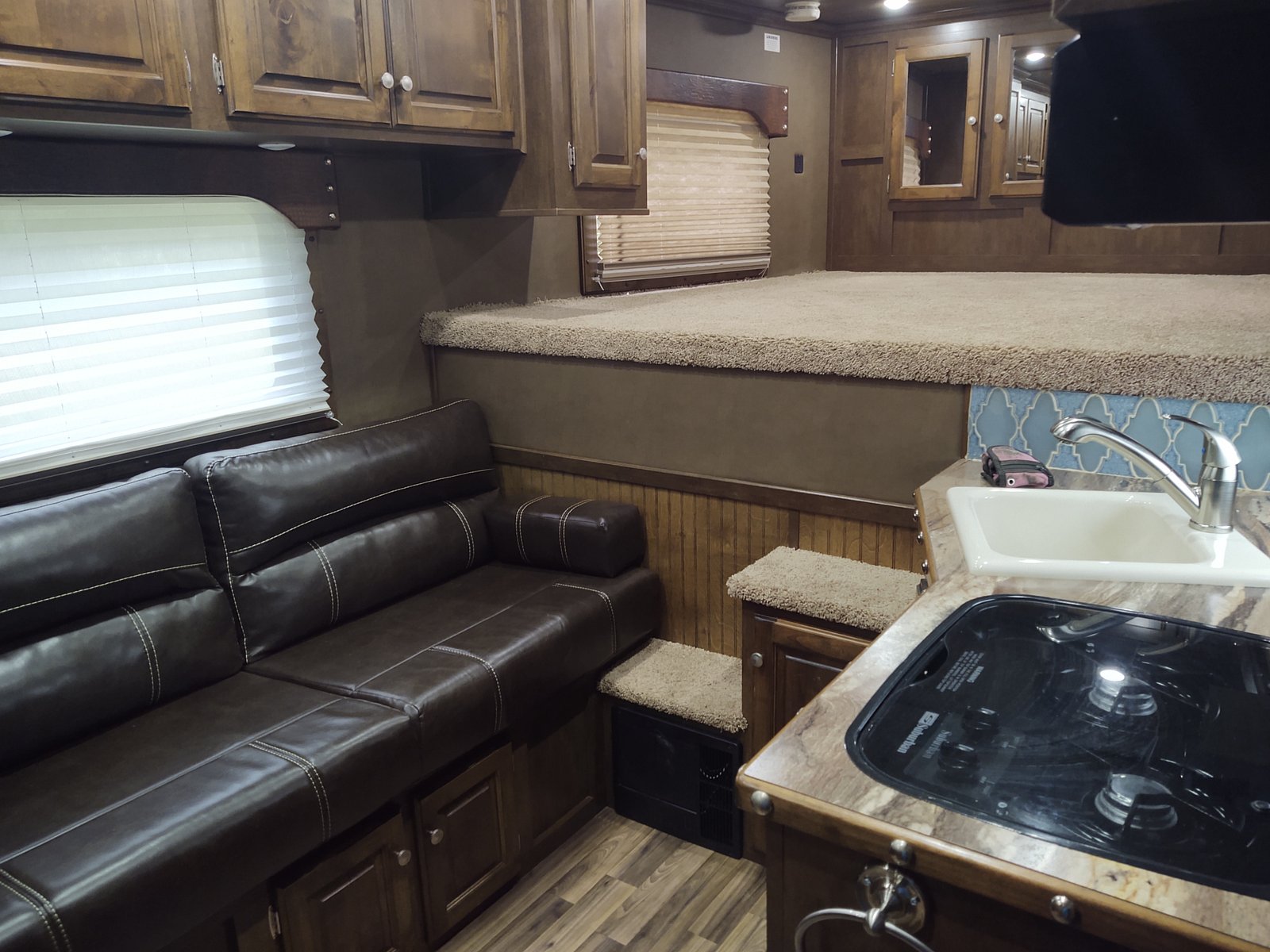 2018 Sundowner 8010 RS 3 Horse Gooseneck Trailer - Image 8