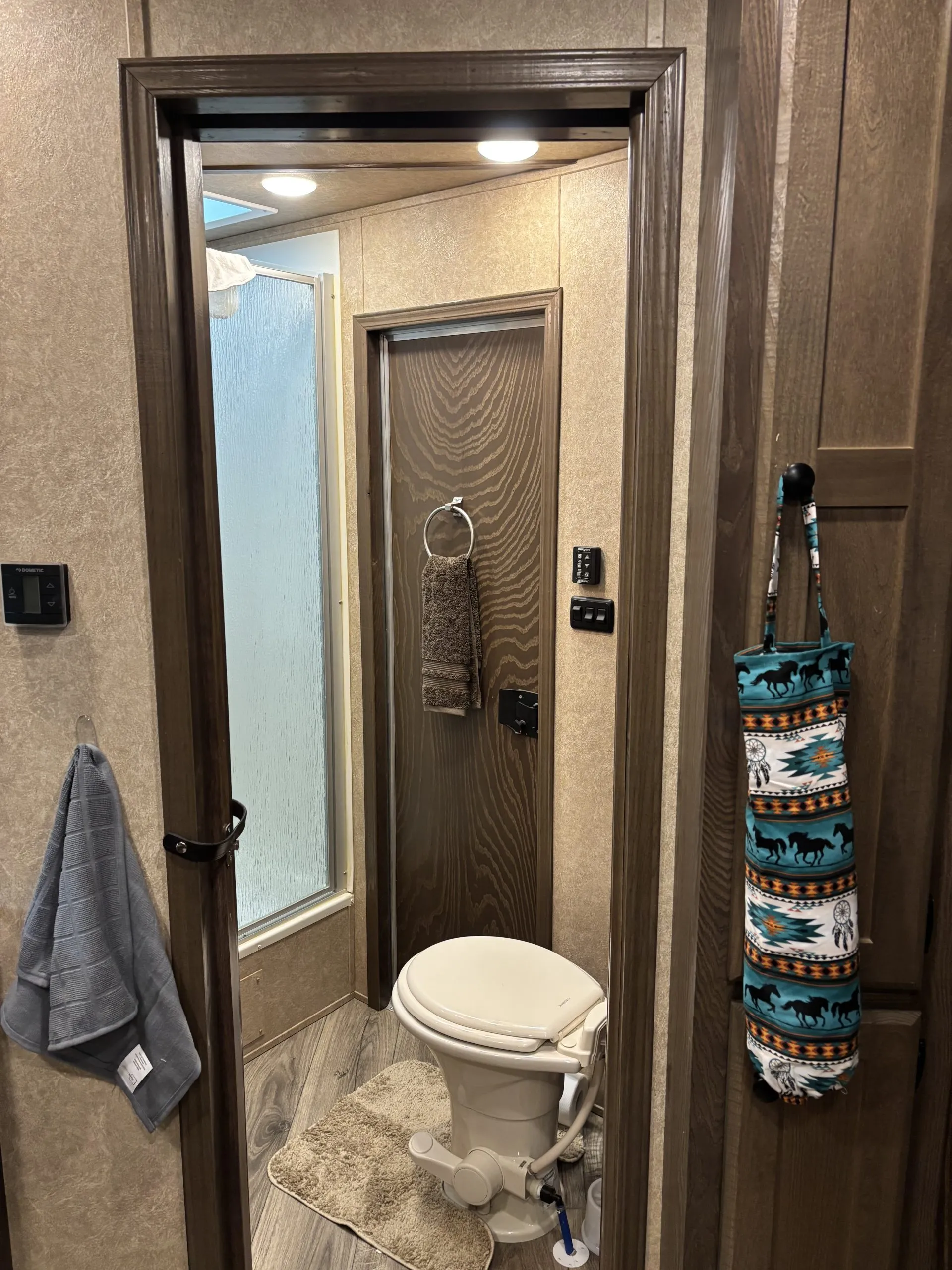 2022 Lakota Charger 2 Horse LQ - Image 19