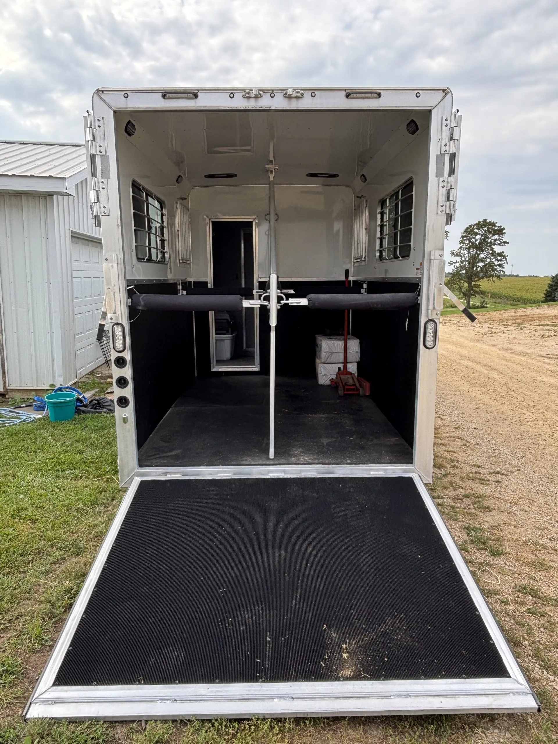 2022 Lakota Charger 2 Horse LQ - Image 14