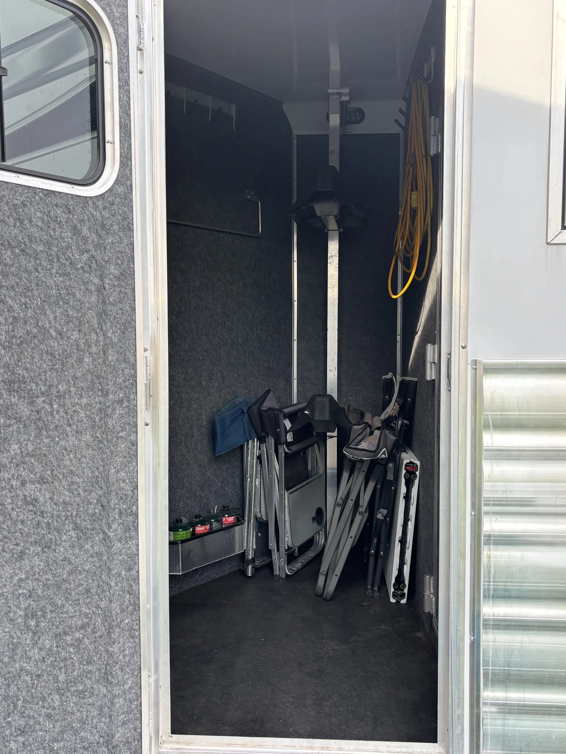 2022 Lakota Charger 2 Horse LQ - Image 12