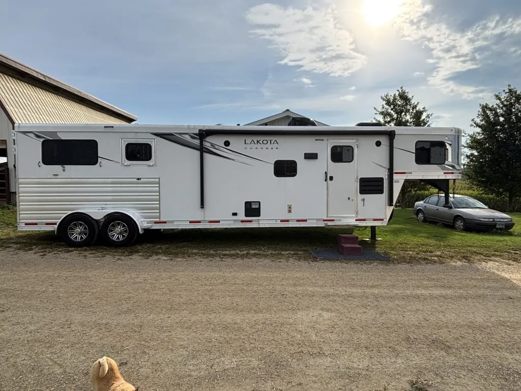 2022 Lakota Charger 2 Horse LQ - Image 2