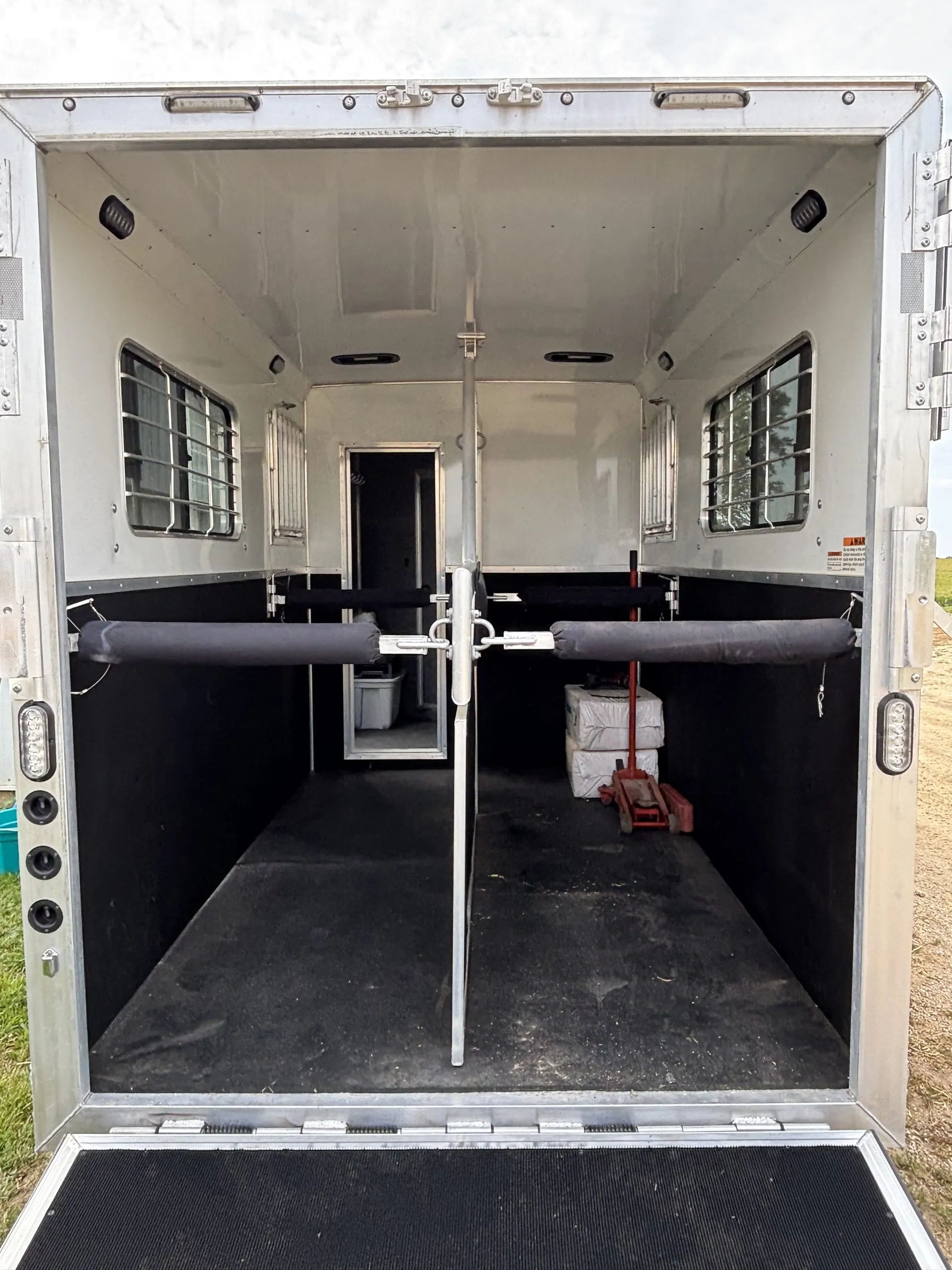 2022 Lakota Charger 2 Horse LQ - Image 15