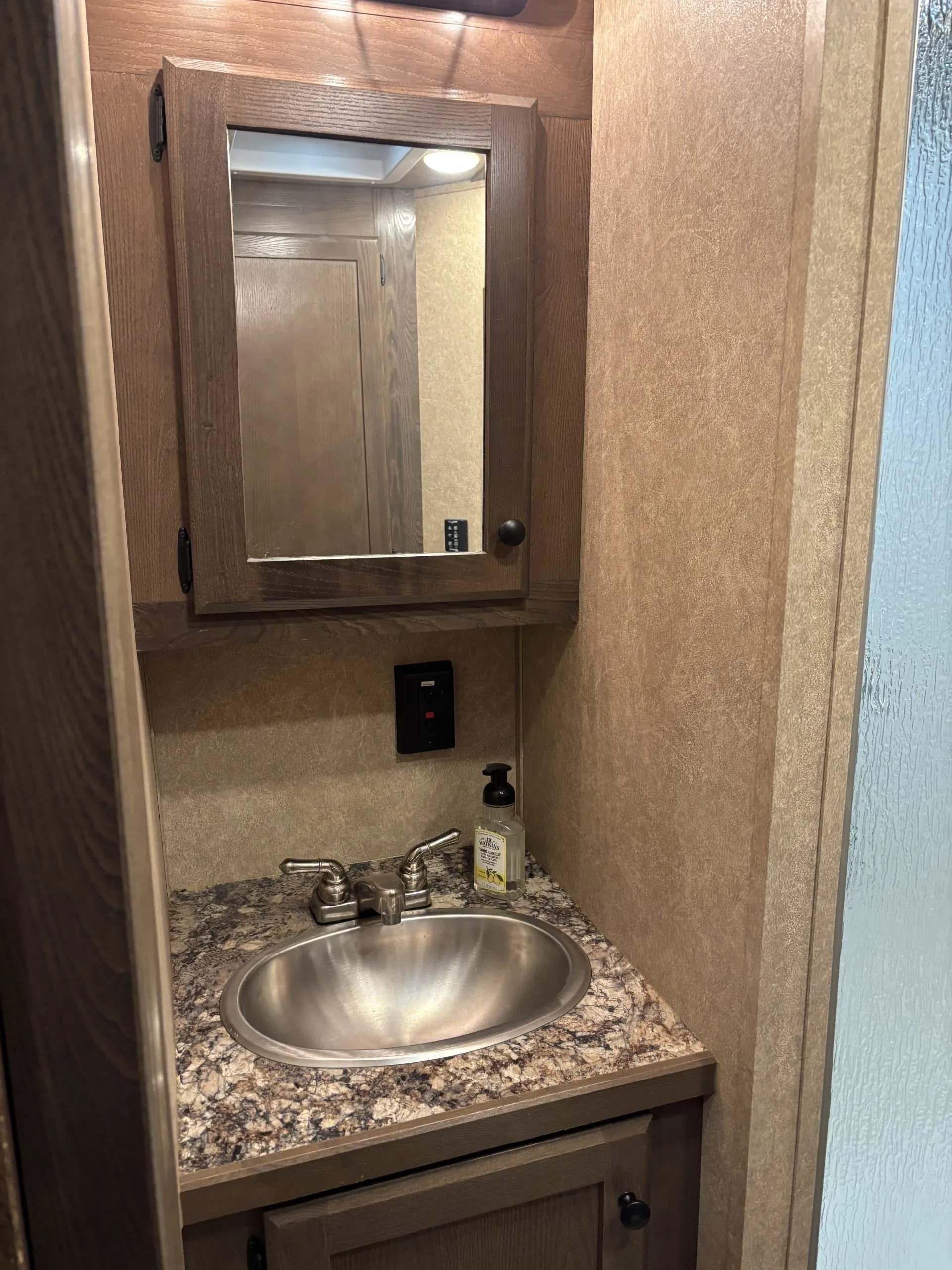 2022 Lakota Charger 2 Horse LQ - Image 20