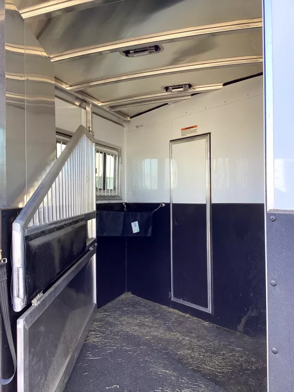 2019 Exiss Escape 7204 2 Horse Weekender Gooseneck Trailer - Image 18