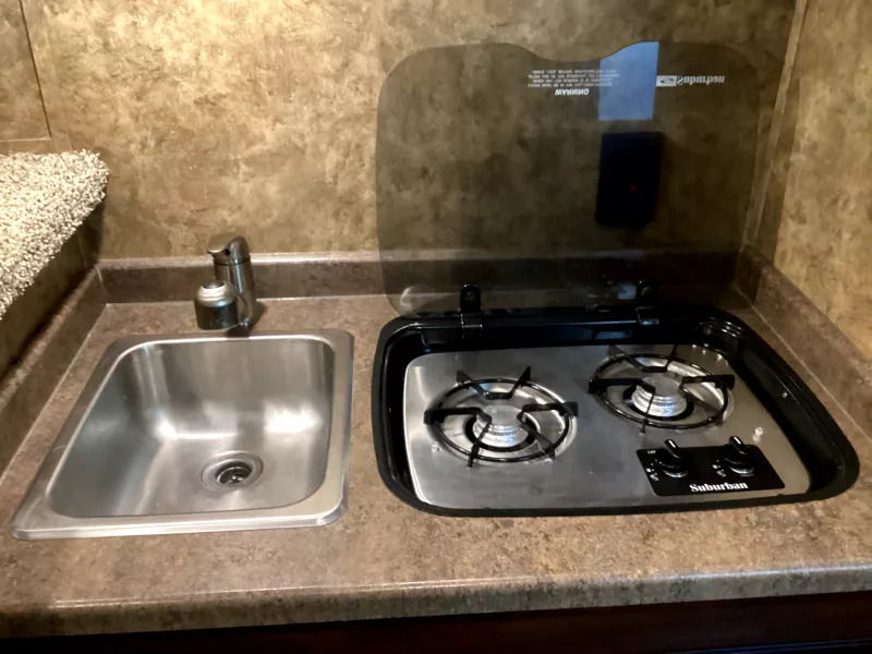 2019 Exiss Escape 7204 2 Horse Weekender Gooseneck Trailer - Image 17