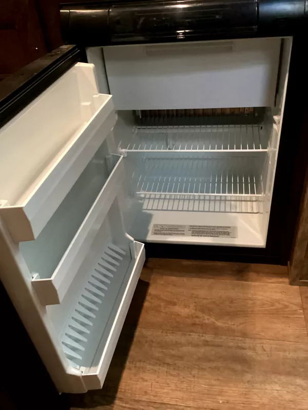 2019 Exiss Escape 7204 2 Horse Weekender Gooseneck Trailer - Image 19