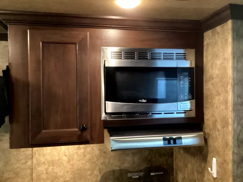 2019 Exiss Escape 7204 2 Horse Weekender Gooseneck Trailer - Image 13