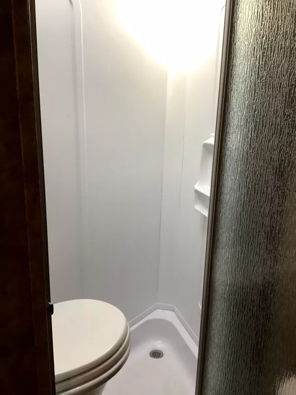 2019 Exiss Escape 7204 2 Horse Weekender Gooseneck Trailer - Image 12