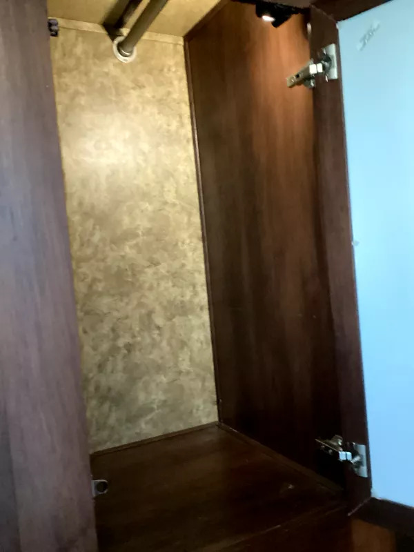 2019 Exiss Escape 7204 2 Horse Weekender Gooseneck Trailer - Image 7