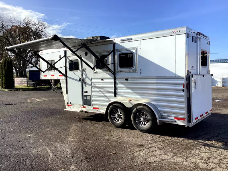 2019 Exiss Escape 7204 2 Horse Weekender Gooseneck Trailer - Image 2