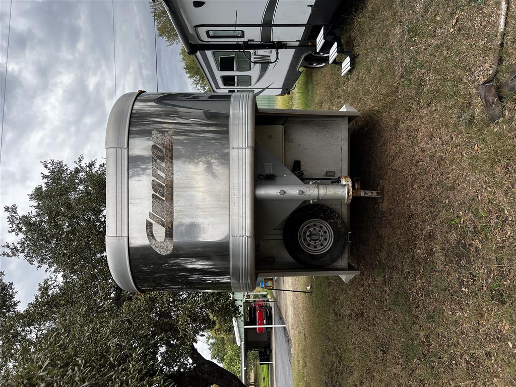 2003 Cimarron 4 Horse Slant Load Gooseneck with Midtack Weekender - Image 2