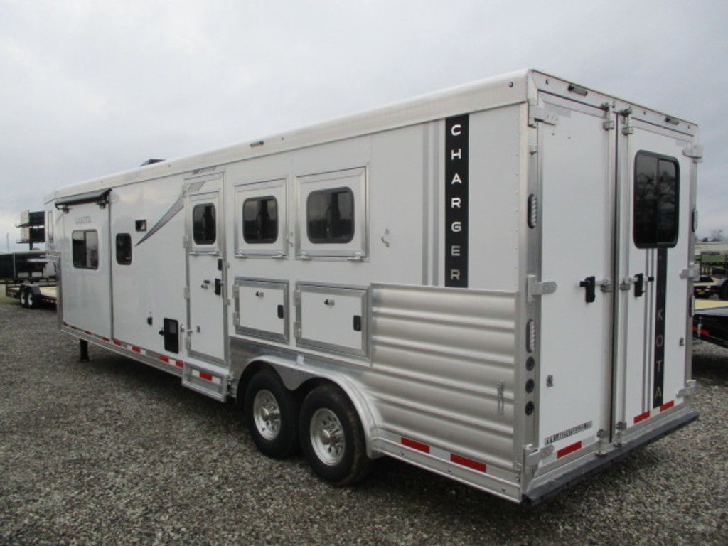 2024 Lakota 8315RK Charger 3-Horse Slant Load with Living Quarters - Image 3