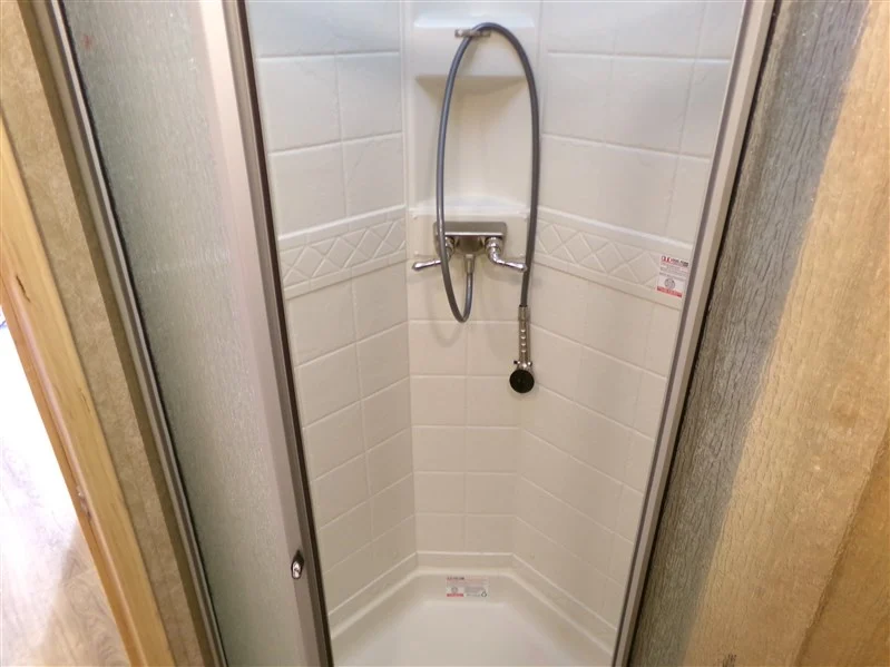 2023 Lakota Charger 8315 SR 3 Horse Gooseneck with Living Quarters - Image 14