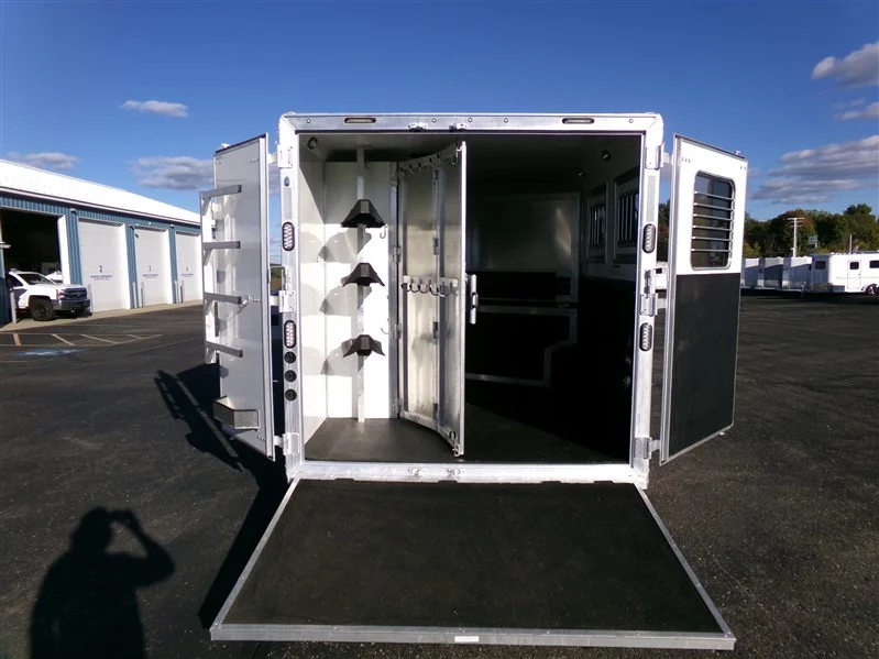 2023 Lakota Charger 8315 SR 3 Horse Gooseneck with Living Quarters - Image 4