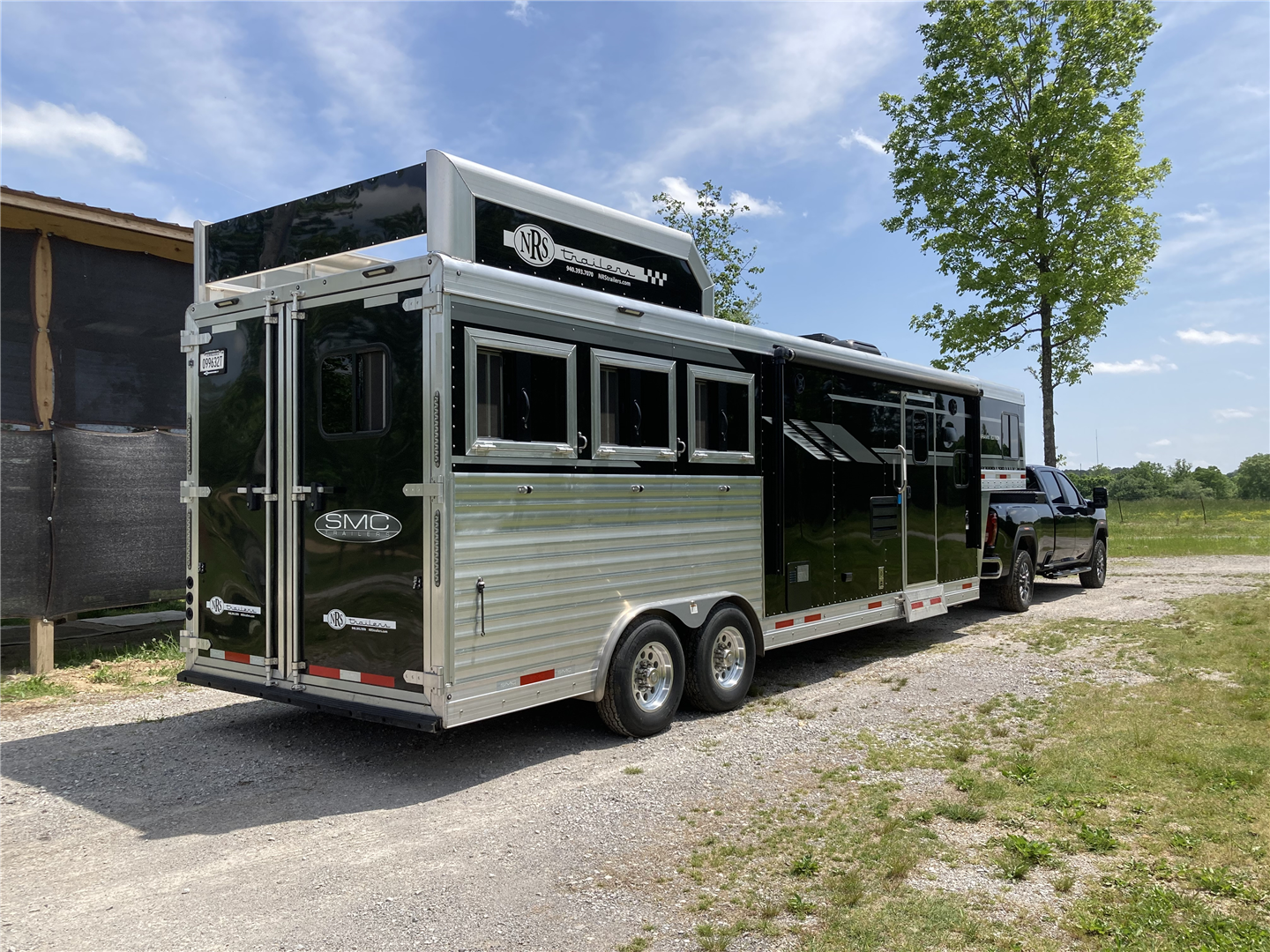 2020 SMC Laramie 3 Horse Gooseneck with Living Quarters - Image 3