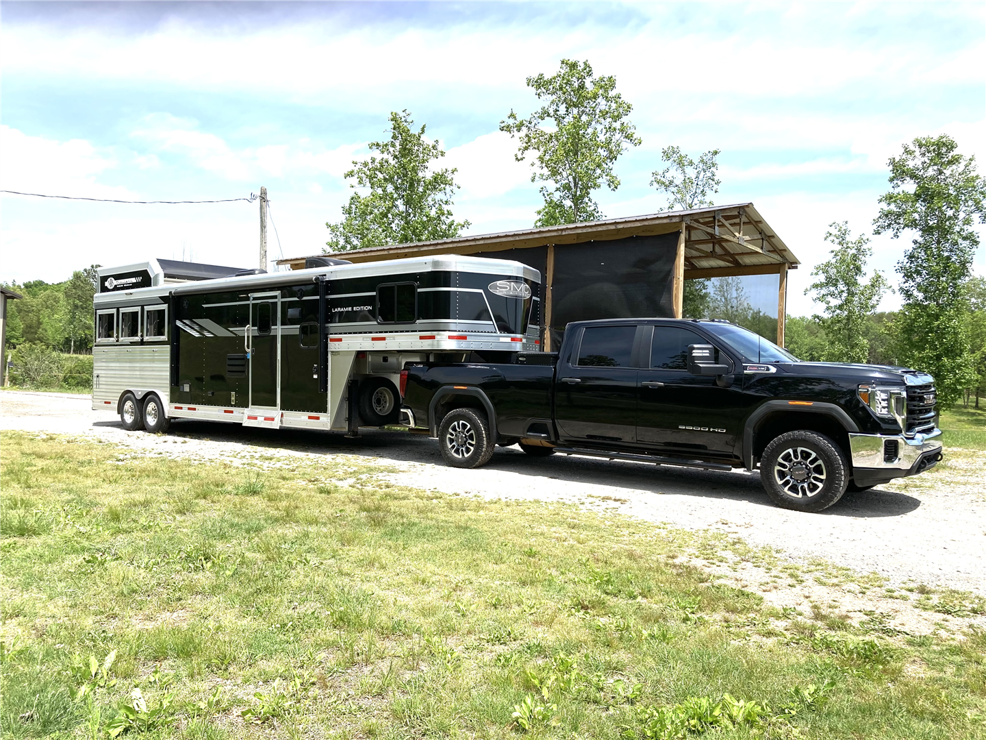 2020 SMC Laramie 3 Horse Gooseneck with Living Quarters - Image 4