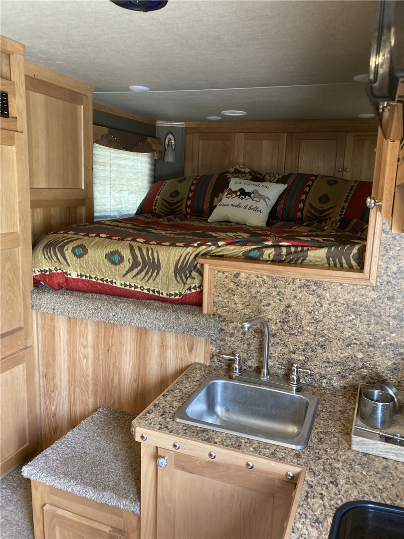 2020 SMC Laramie 3 Horse Gooseneck with Living Quarters - Image 7
