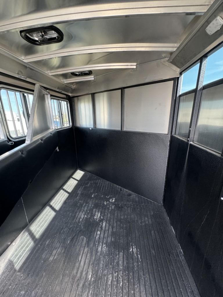 2025 Logan Coach Crossfire 3 Horse Bumper Pull - Image 6