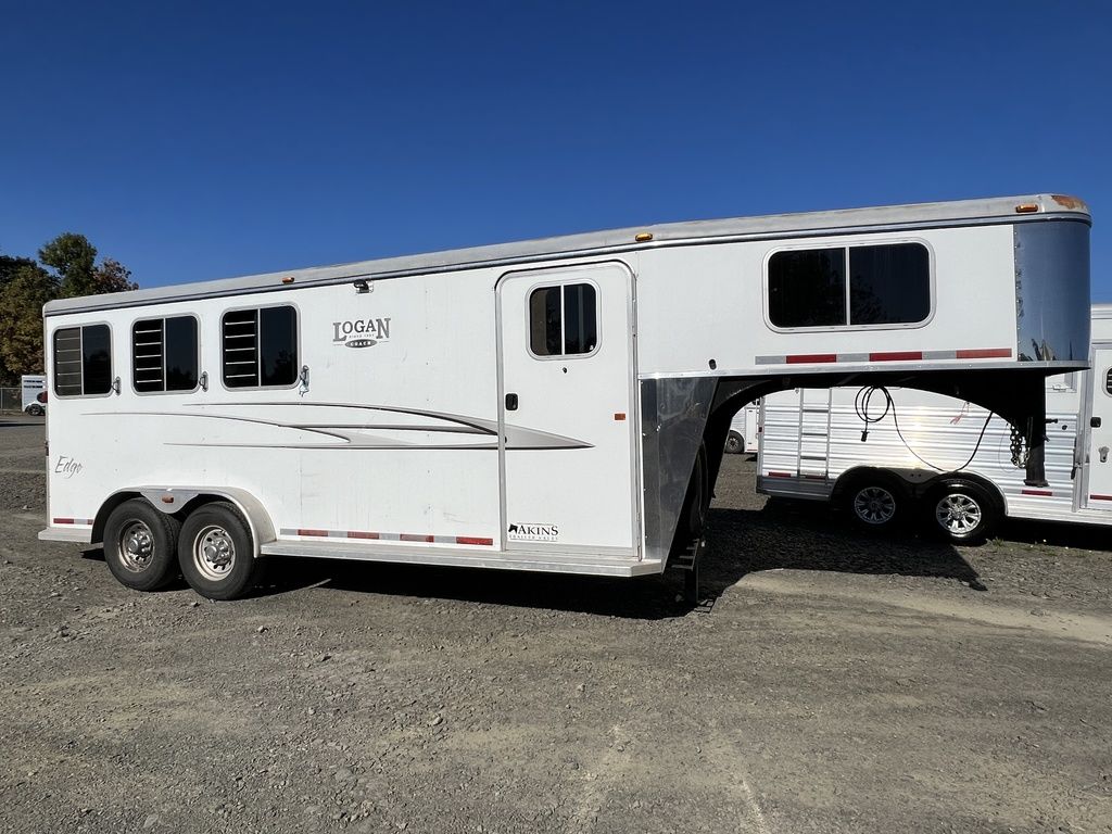 2007 Logan Coach Edge 3 Horse Slant Load Gooseneck with Insulated Dressing Room - Image 7