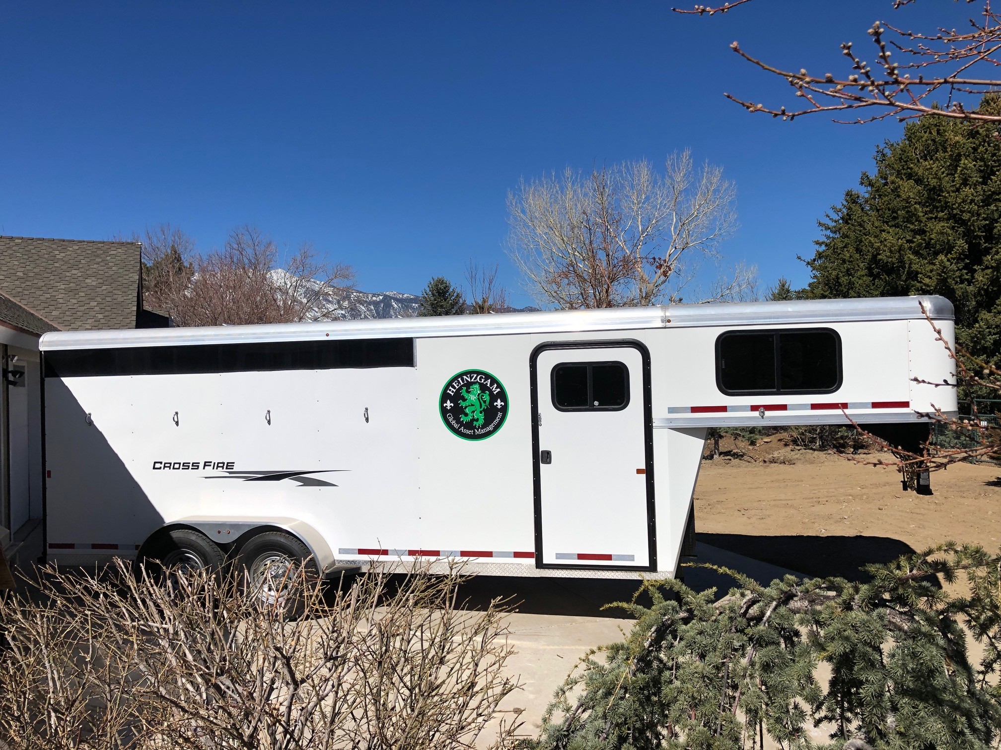 2019 Logan Coach Crossfire 4 Horse Slant Load Gooseneck - Image 6