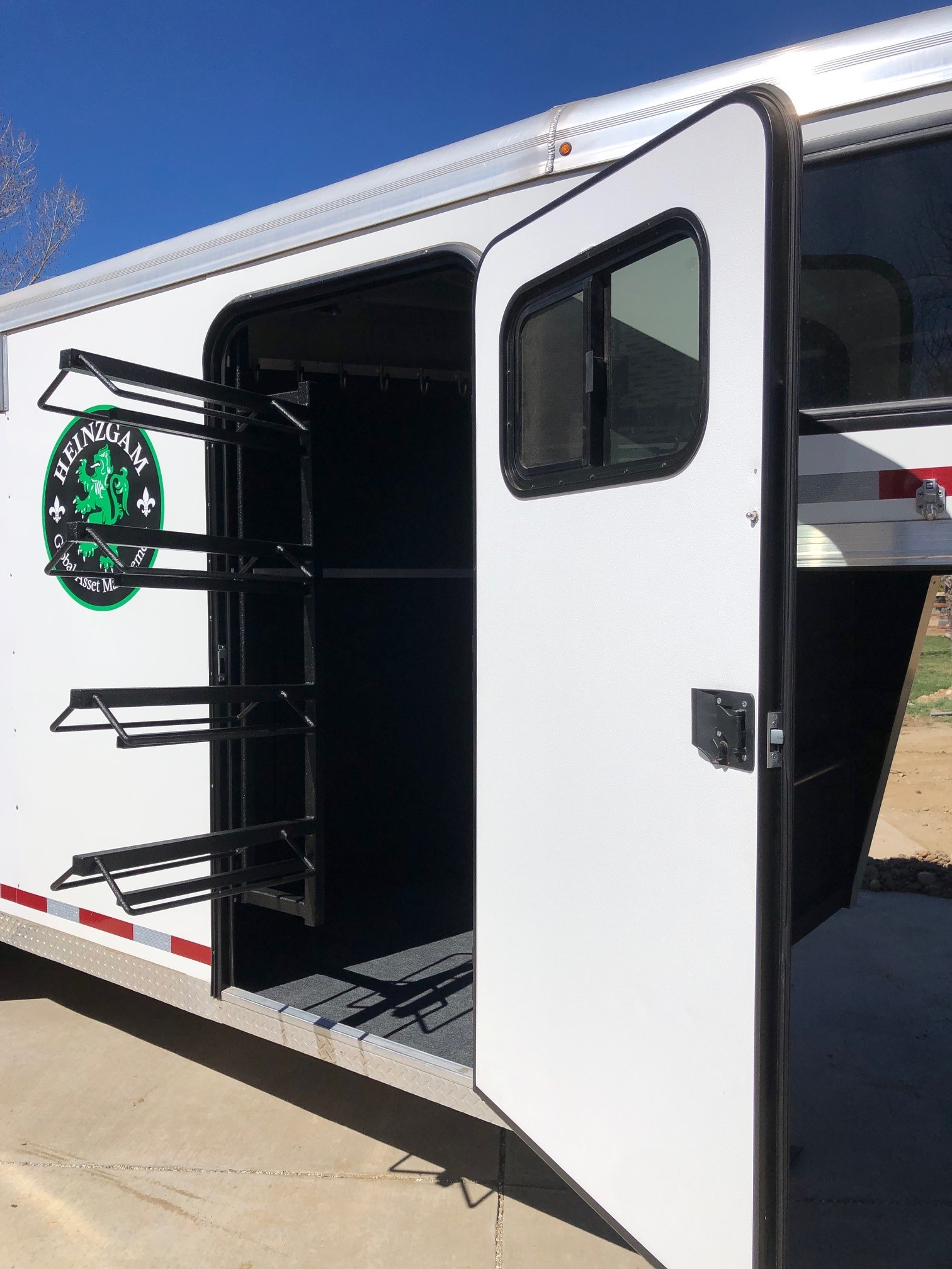 2019 Logan Coach Crossfire 4 Horse Slant Load Gooseneck - Image 17