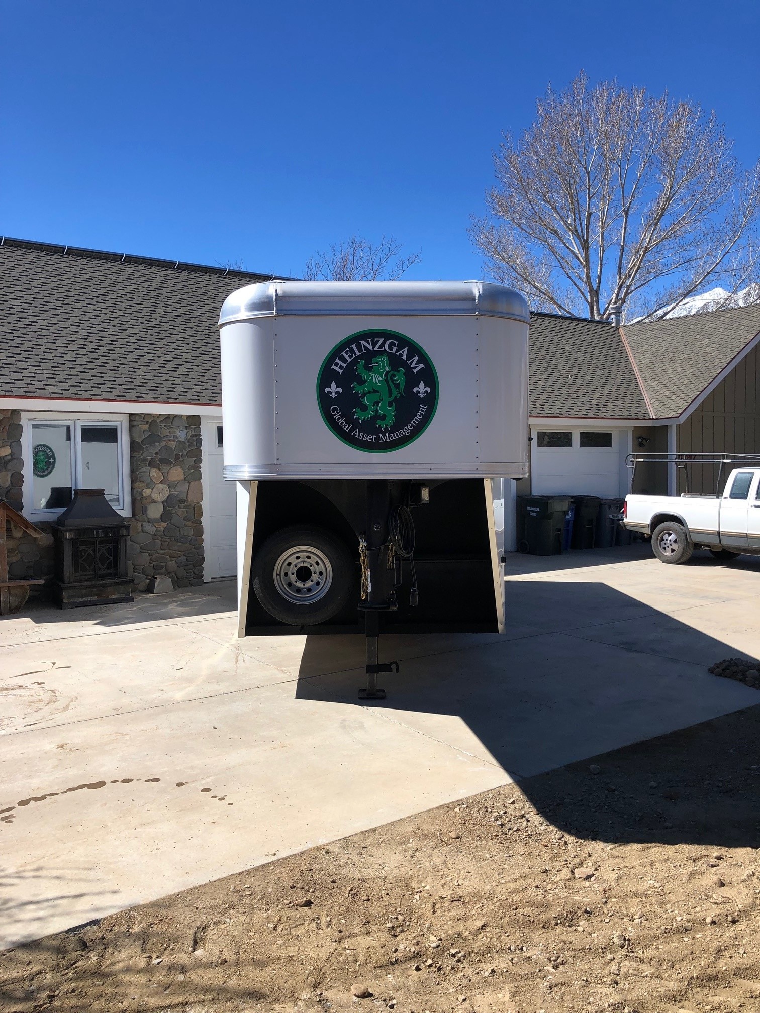 2019 Logan Coach Crossfire 4 Horse Slant Load Gooseneck - Image 2