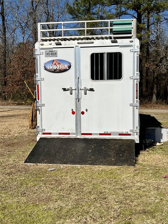 2009 Lakota M-84HSLGN16BB 4 Horse Slant Load Gooseneck with Living Quarters - Image 15