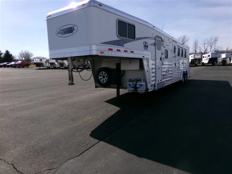 2016 4 Star 8410 Proline Interior 4 Horse Gooseneck with Living Quarters