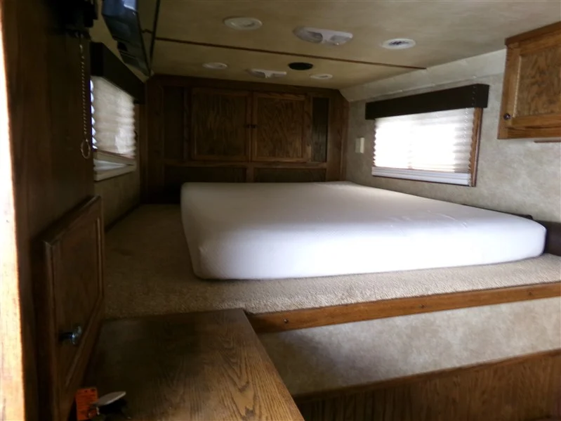 2016 4 Star 8410 Proline Interior 4 Horse Gooseneck with Living Quarters - Image 12