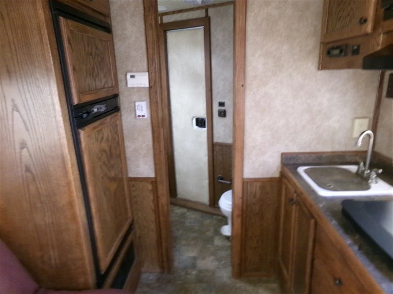2016 4 Star 8410 Proline Interior 4 Horse Gooseneck with Living Quarters - Image 14