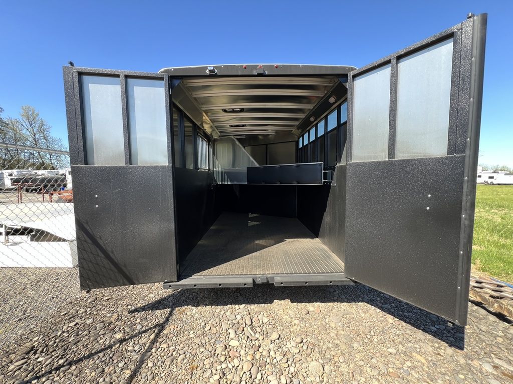 2023 Logan Coach Crossfire 3 Horse Bumper Pull - Image 9