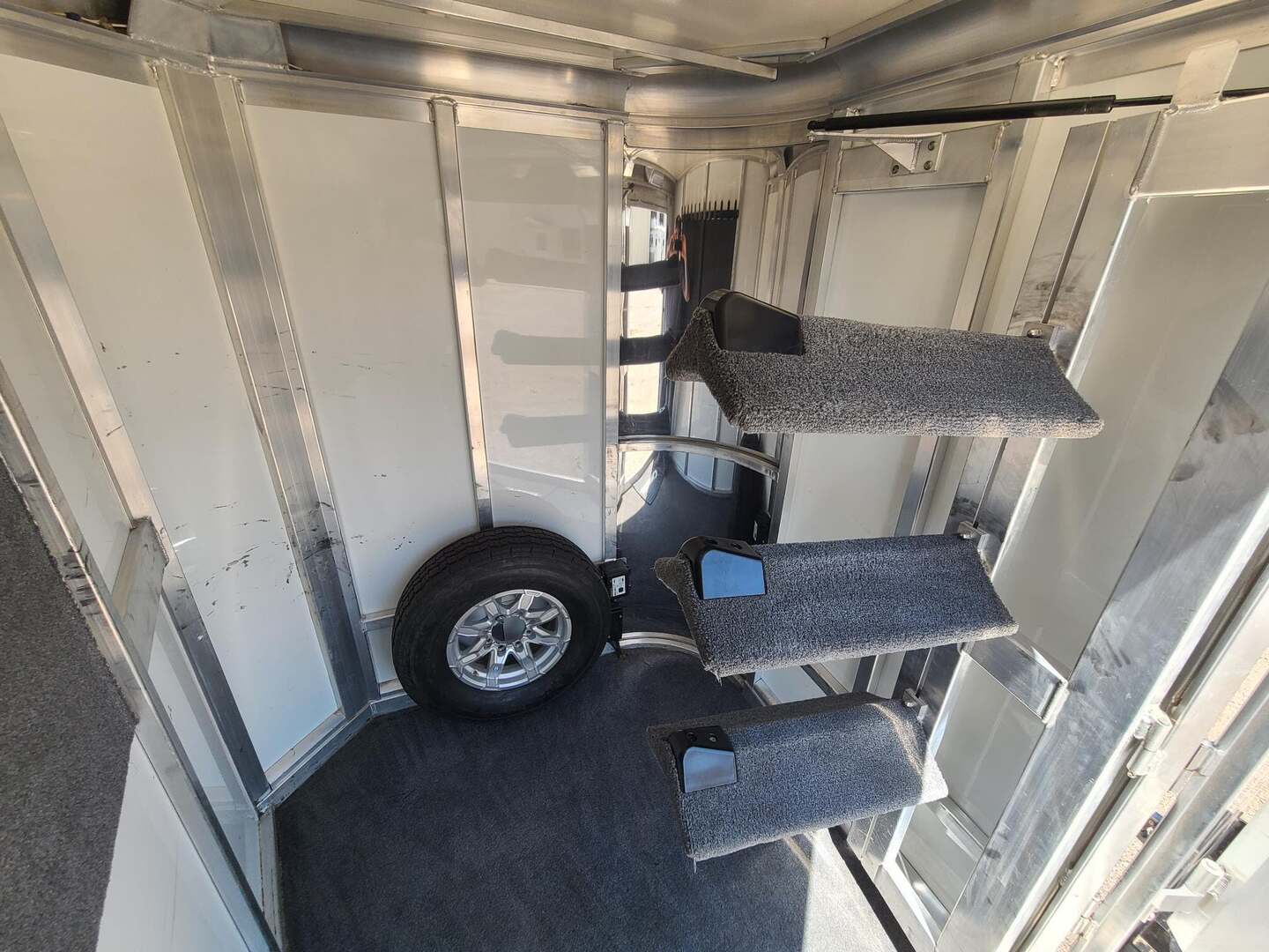 2022 Cimarron Norstar 3HBP Bumper Pull - Image 12