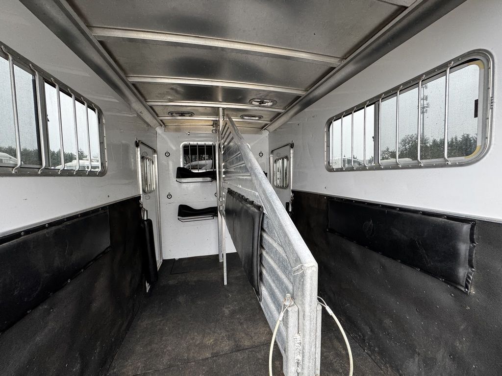 2009 Featherlite 2 Horse Straight Load Gooseneck w/ Dressing Room - Image 9