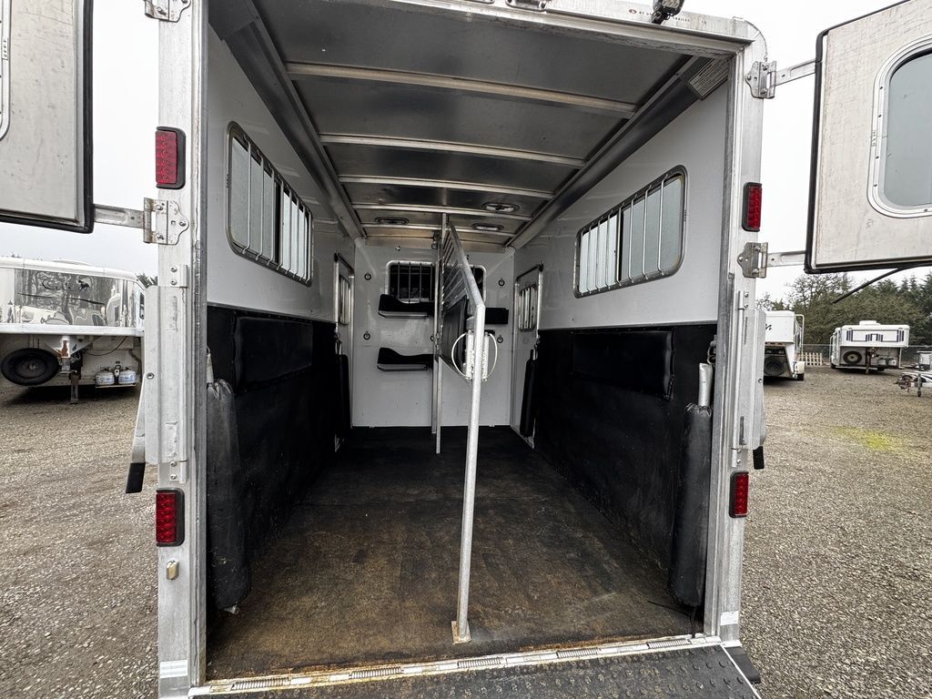 2009 Featherlite 2 Horse Straight Load Gooseneck w/ Dressing Room - Image 19