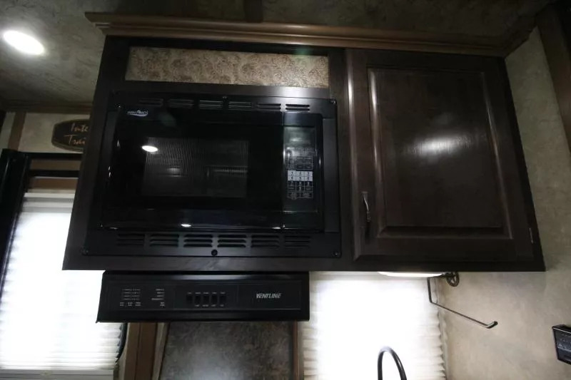 2017 Trails West Sierra 2 Horse Slant Load Gooseneck w/ Slide-Out Living Quarters - Image 13