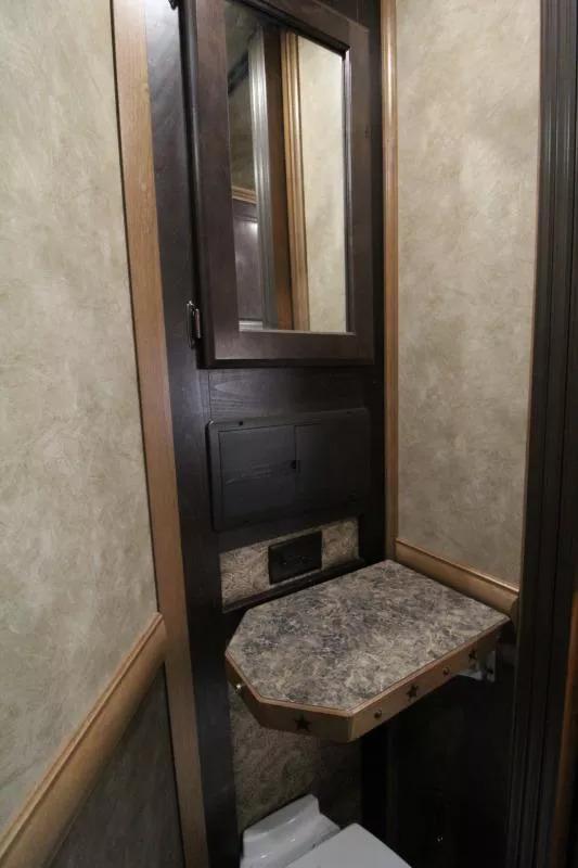 2017 Trails West Sierra 2 Horse Slant Load Gooseneck w/ Slide-Out Living Quarters - Image 18