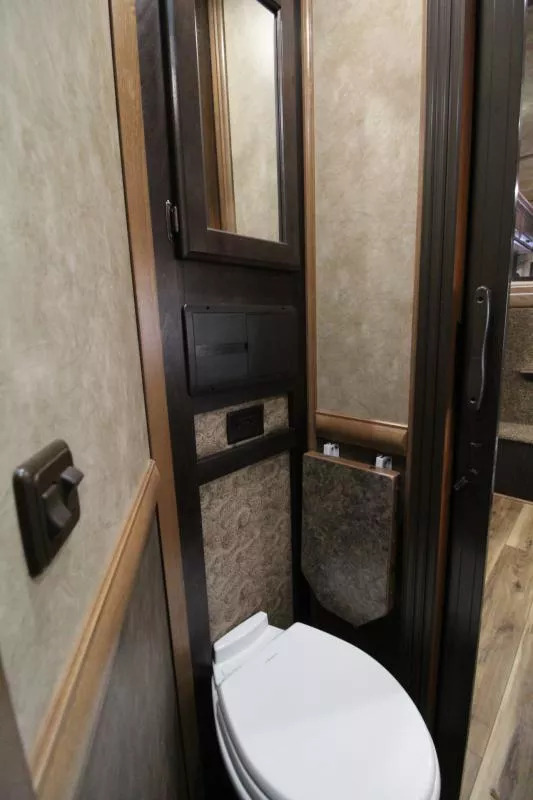 2017 Trails West Sierra 2 Horse Slant Load Gooseneck w/ Slide-Out Living Quarters - Image 17