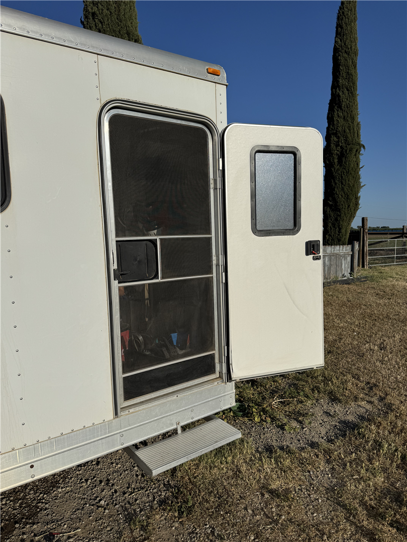 2008 Exiss EVENT 2 Horse Straight Load Bumper Pull - Image 9